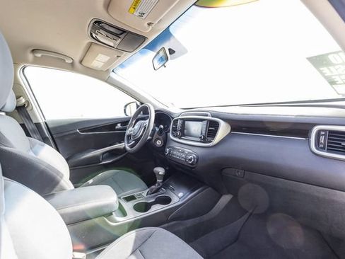 Used 2019 Kia Sorento FWD image 20