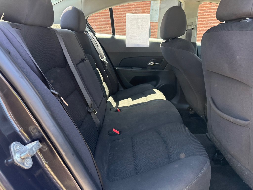 Used 2015 Chevrolet Cruze LT w/ Technology Package FWD image 10