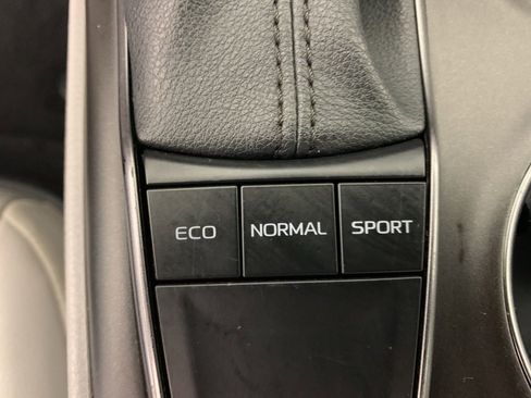 Used 2023 Toyota Camry SE image 14