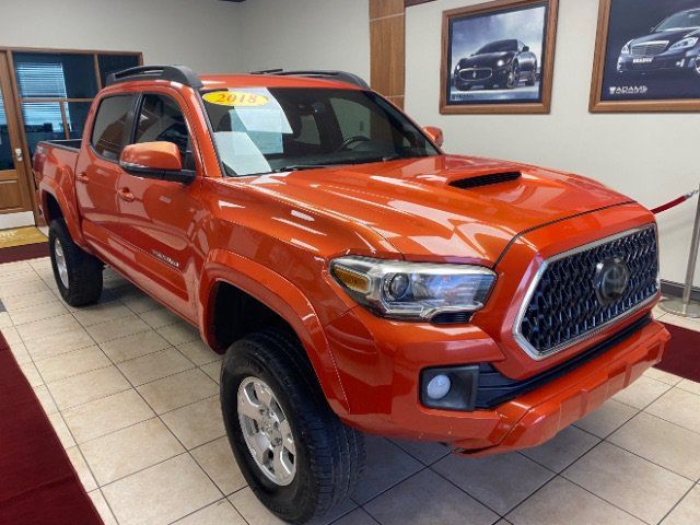 Used 2018 Toyota Tacoma TRD Sport AWD/4WD image 2