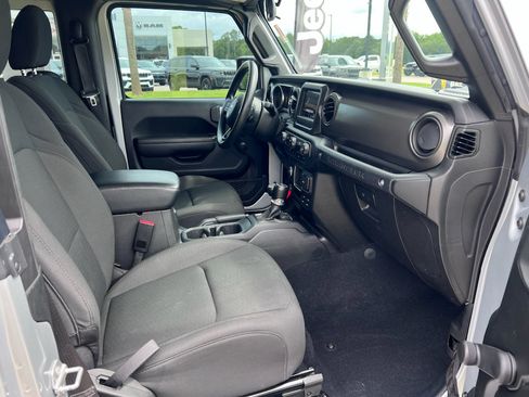 Used 2022 Jeep Wrangler Sport AWD/4WD image 13