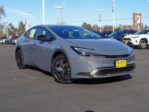 New 2026 Toyota Prius Plug-In Hybrid FWD image 2