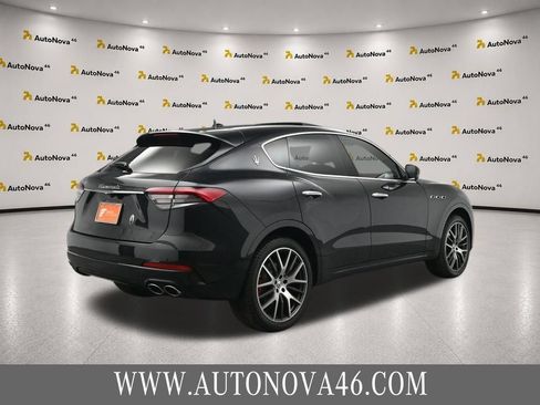 Used 2022 Maserati Levante GT AWD/4WD image 9