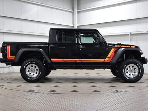 Used 2025 Jeep Gladiator Rubicon AWD/4WD image 8