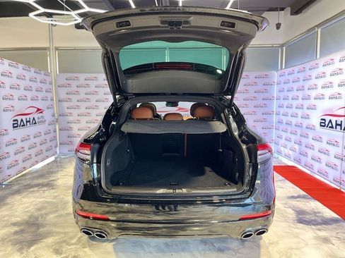 Used 2021 Maserati Levante image 28