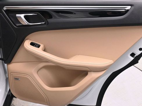 Used 2021 Porsche Macan S w/ Premium Package Plus image 16