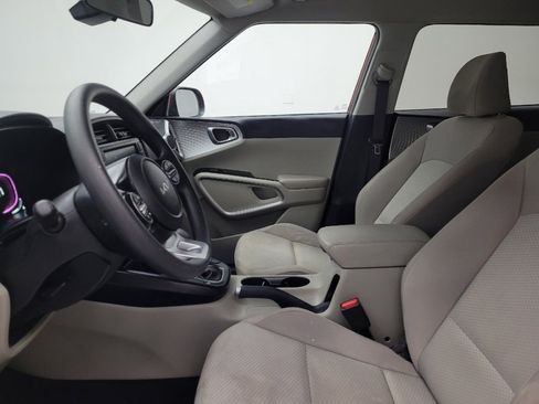 Used 2023 Kia Soul LX image 17