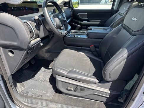 Used 2025 Ford Expedition Platinum AWD/4WD image 17
