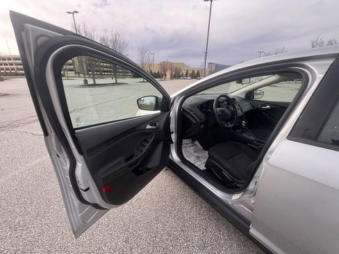 Used 2015 Ford Focus SE w/ SE Cold Weather Package FWD image 16