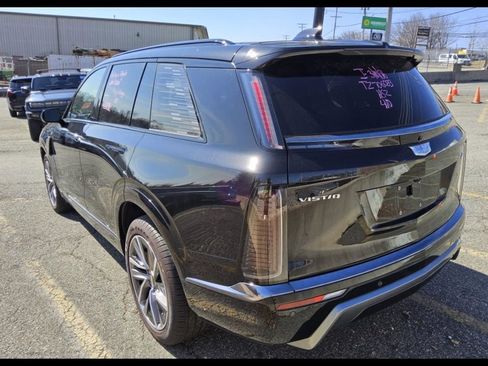 Used 2026 Cadillac Vistiq Sport w/ LPO, Floor Liner Package image 7