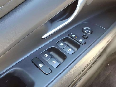 New 2026 Hyundai Elantra Limited FWD image 13