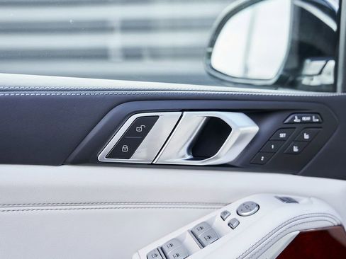 Used 2024 BMW ALPINA XB7 image 35