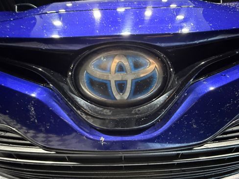 Used 2018 Toyota Camry XLE image 23