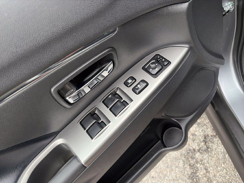 Used 2025 Mitsubishi Outlander Sport SE AWD/4WD image 11