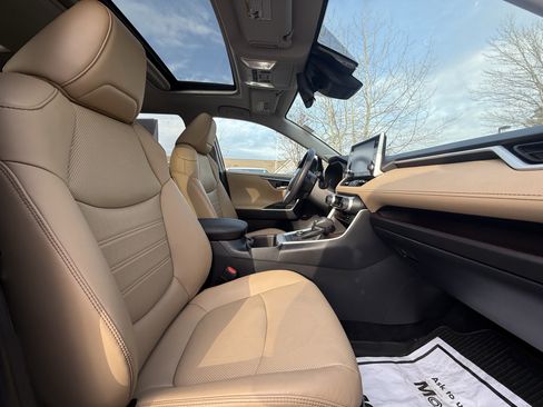 Used 2022 Toyota RAV4 Limited image 41