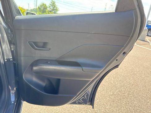 Used 2025 Hyundai Kona SE AWD/4WD image 16