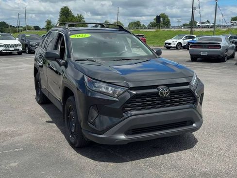 Used 2021 Toyota RAV4 LE AWD/4WD image 9