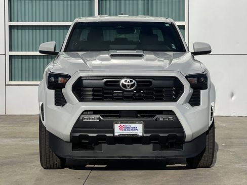 New 2025 Toyota Tacoma TRD Sport image 6