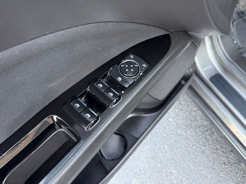 Used 2016 Ford Fusion SE FWD image 22
