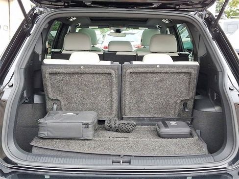 Certified 2023 Volkswagen Tiguan SE R-Line image 28
