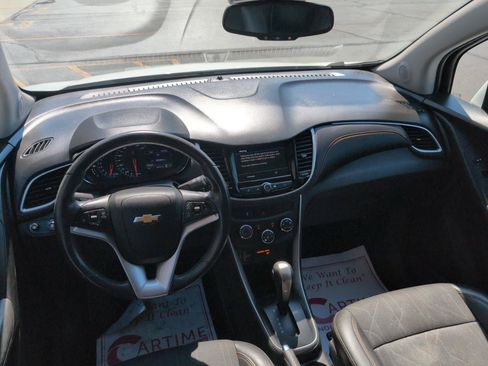 Used 2020 Chevrolet Trax LT w/ LT Convenience Package AWD/4WD image 16