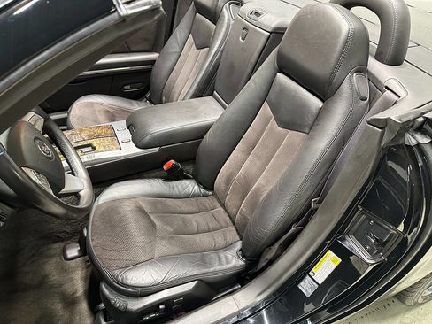 Used 2009 Cadillac XLR V RWD image 30