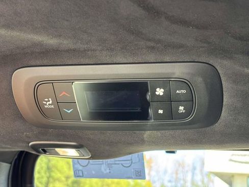 New 2026 Chrysler Pacifica Pinnacle image 12