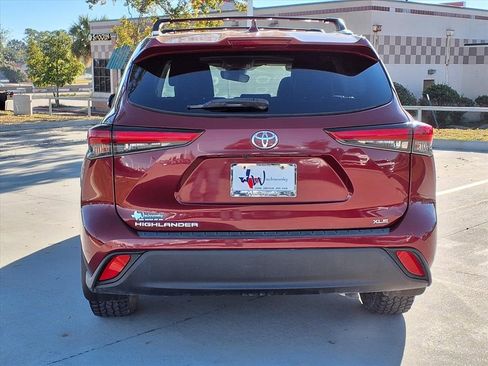Used 2022 Toyota Highlander XLE image 7