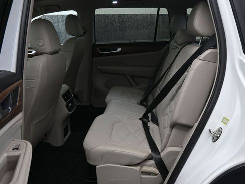 Used 2024 Volkswagen Atlas SE w/ Panoramic Sunroof Package image 22