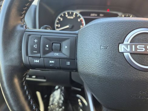 Used 2025 Nissan Rogue SV AWD/4WD image 19