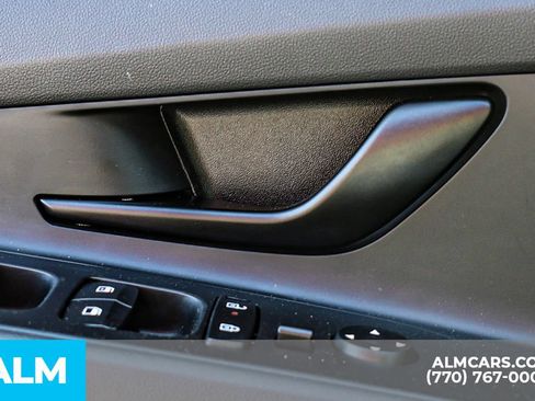 Used 2025 Hyundai Elantra Sport FWD image 46