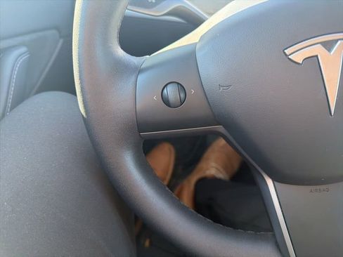 Used 2020 Tesla Model Y Long Range image 23