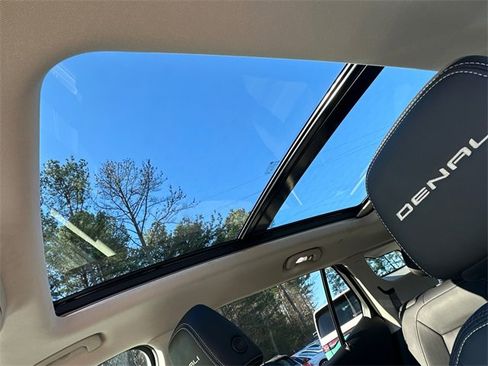 Used 2024 GMC Terrain Denali w/ Denali Premium Package image 36
