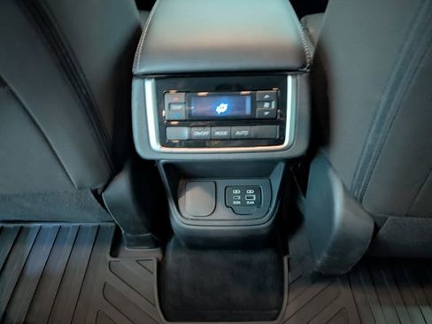Used 2023 Subaru Ascent Premium w/ Convenience Package AWD/4WD image 11