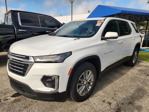 Used 2023 Chevrolet Traverse LT FWD image 3