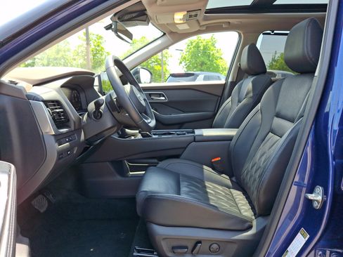 Certified 2023 Nissan Rogue Platinum w/ Platinum Premium Package AWD/4WD image 14