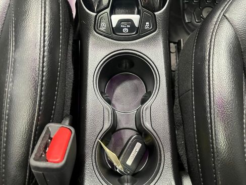 Used 2021 Jeep Compass Altitude w/ Sun and Sound Group image 14