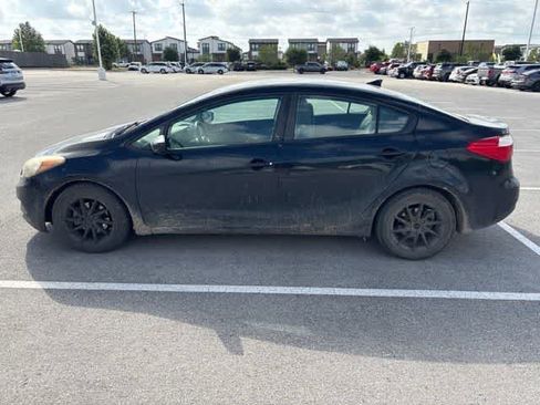Used 2016 Kia Forte LX FWD image 2