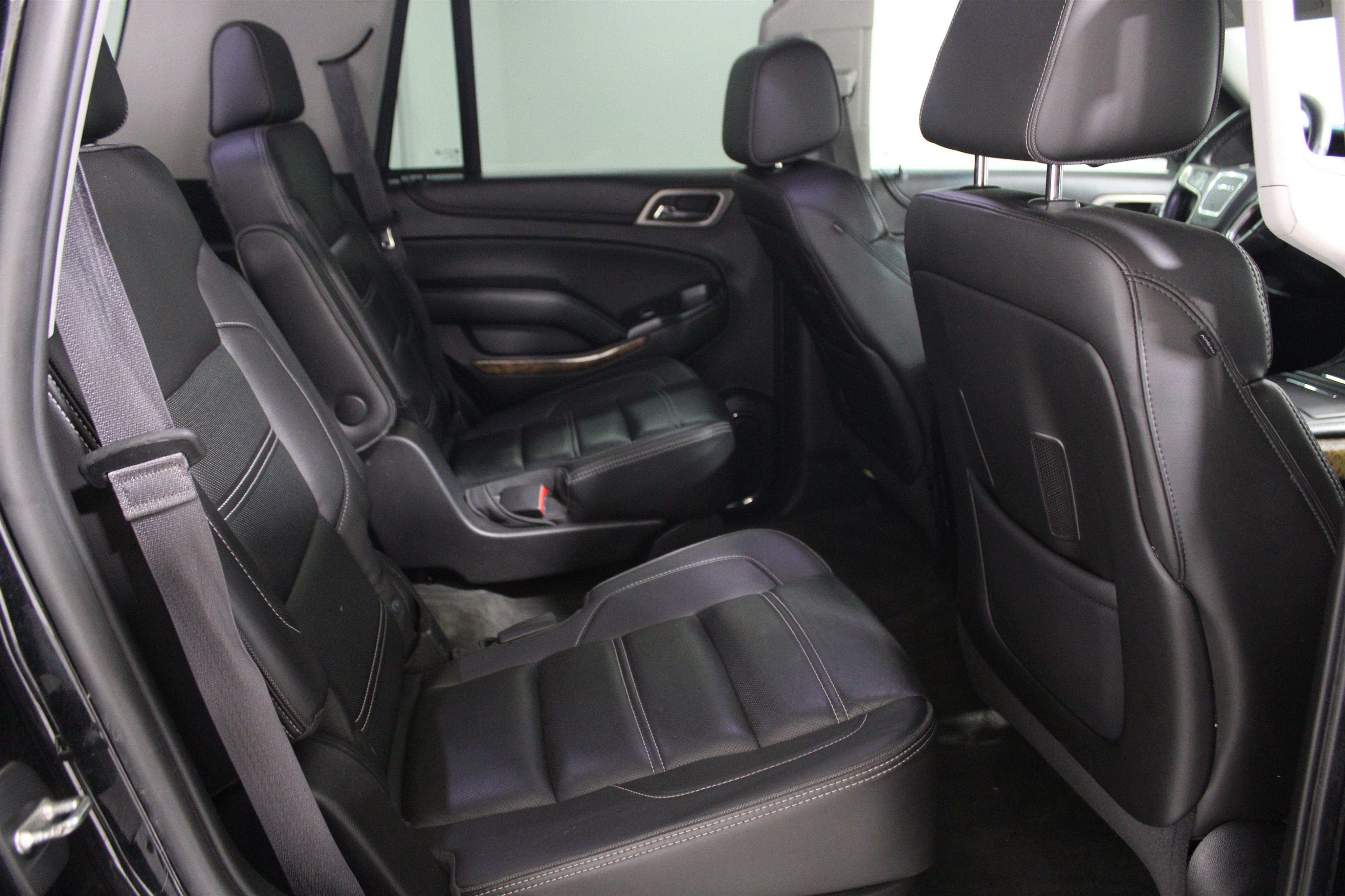 Used 2015 GMC Yukon Denali w/ Touring Package AWD/4WD image 34