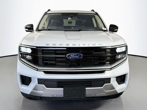 Used 2025 Ford Expedition Platinum AWD/4WD image 2