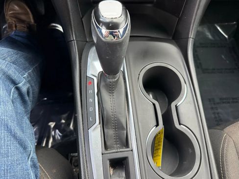 Used 2018 Chevrolet Equinox LT FWD image 20