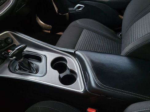 Used 2022 Dodge Challenger SXT RWD image 29