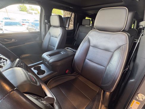Used 2021 GMC Yukon SLT w/ Rear Media and Nav Package AWD/4WD image 26