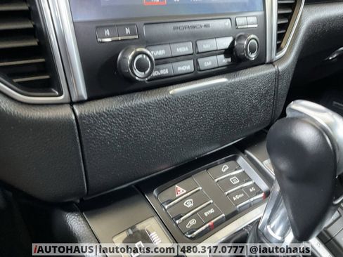 Used 2018 Porsche Macan Turbo w/ Premium Package Plus image 35