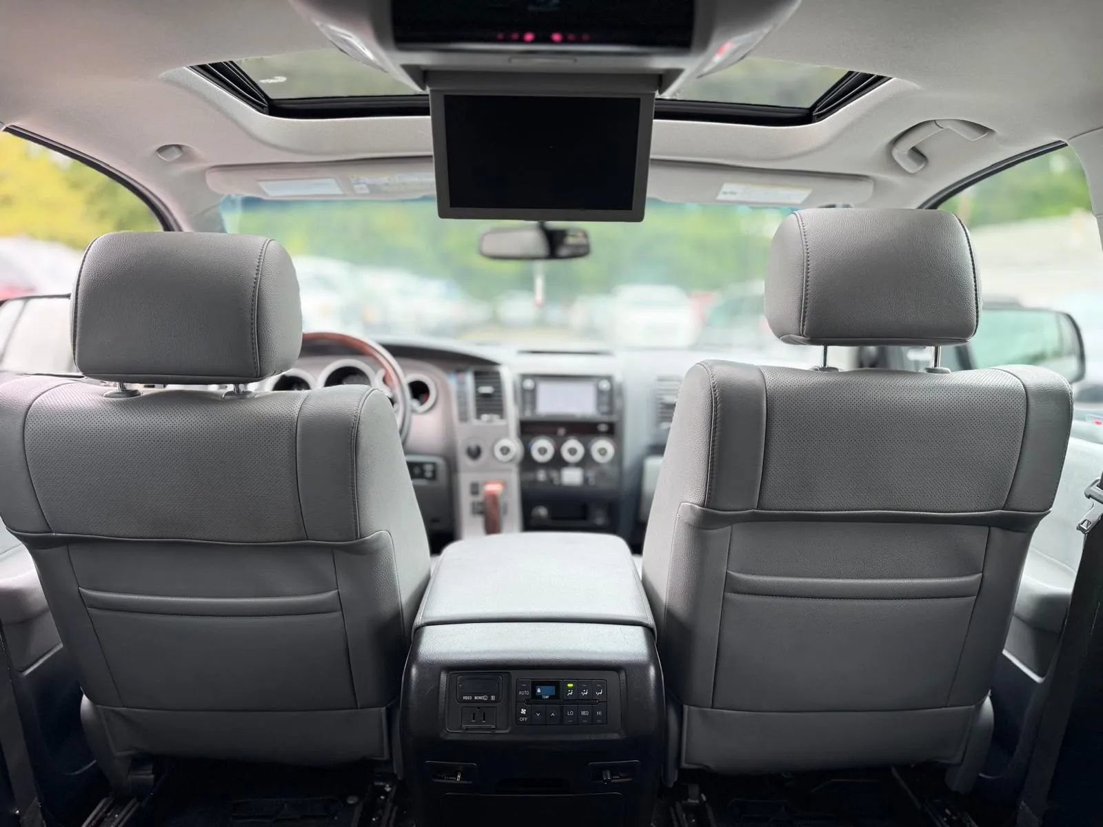 Used 2017 Toyota Sequoia Platinum AWD/4WD image 15