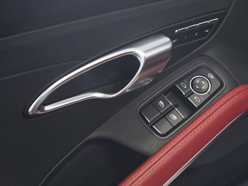 Certified 2025 Porsche 718 Boxster S RWD image 33