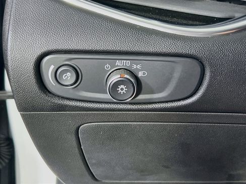 Used 2018 Chevrolet Malibu LT w/ Driver Confidence Package FWD image 10