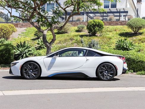 Used 2017 BMW i8 image 4