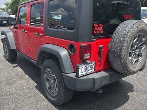Used 2015 Jeep Wrangler Unlimited Rubicon w/ Connectivity Group AWD/4WD image 16