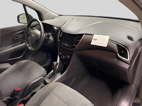 Used 2020 Chevrolet Trax LS FWD image 18